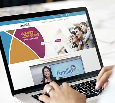 sites desktop e mobile, Um quatro quatro Agência de Publicidade em Curitiba